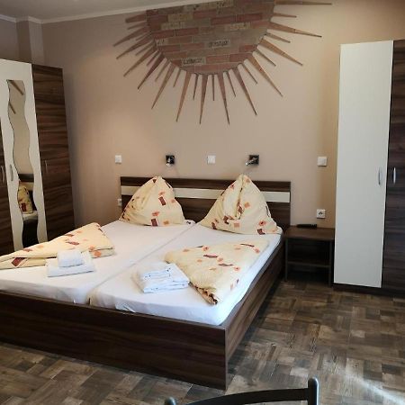 Borostyan Panzio Balatonfuered Bed & Breakfast Екстериор снимка