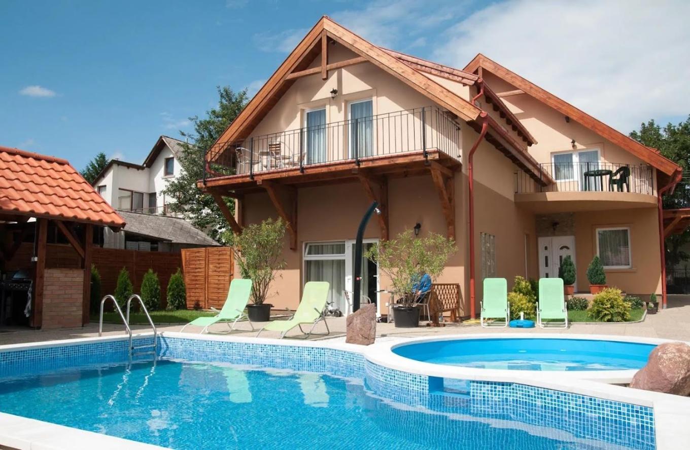 Borostyan Panzio Balatonfuered Bed & Breakfast Екстериор снимка