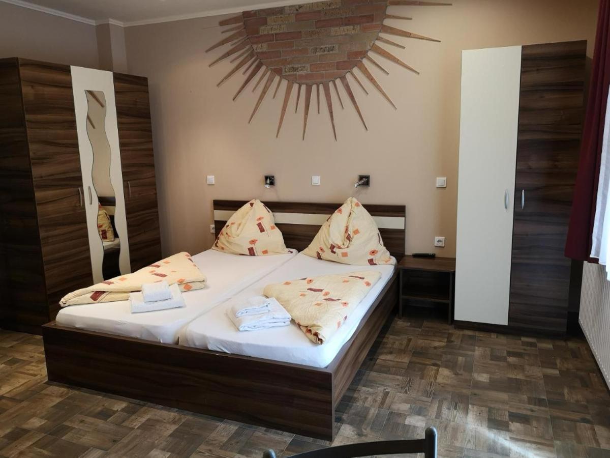 Borostyan Panzio Balatonfuered Bed & Breakfast Екстериор снимка