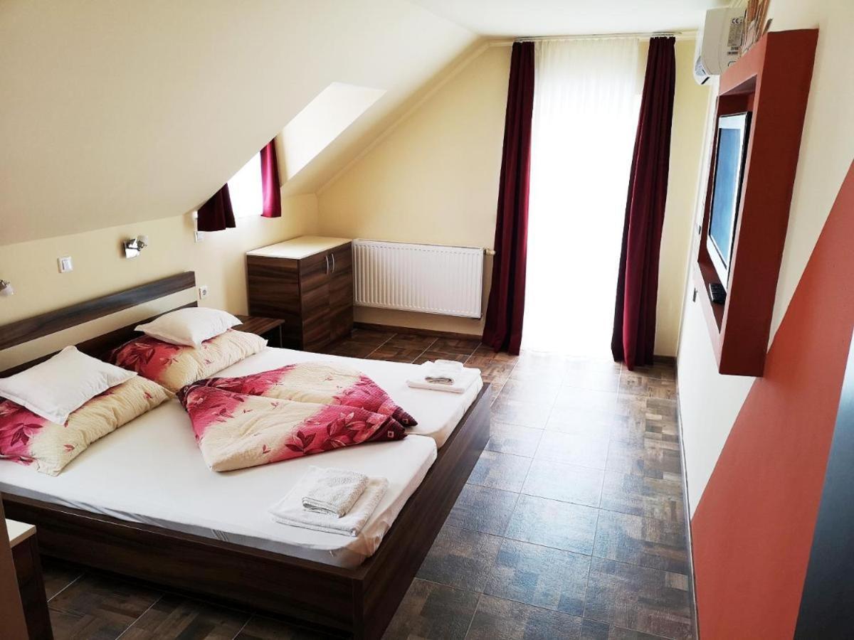 Borostyan Panzio Balatonfuered Bed & Breakfast Екстериор снимка