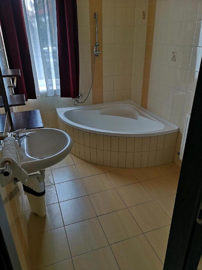 Borostyan Panzio Balatonfuered Bed & Breakfast Екстериор снимка