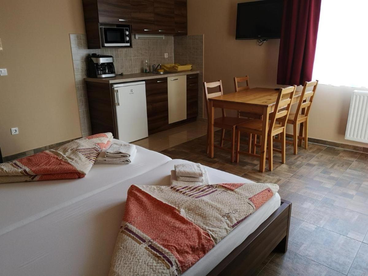 Borostyan Panzio Balatonfuered Bed & Breakfast Екстериор снимка
