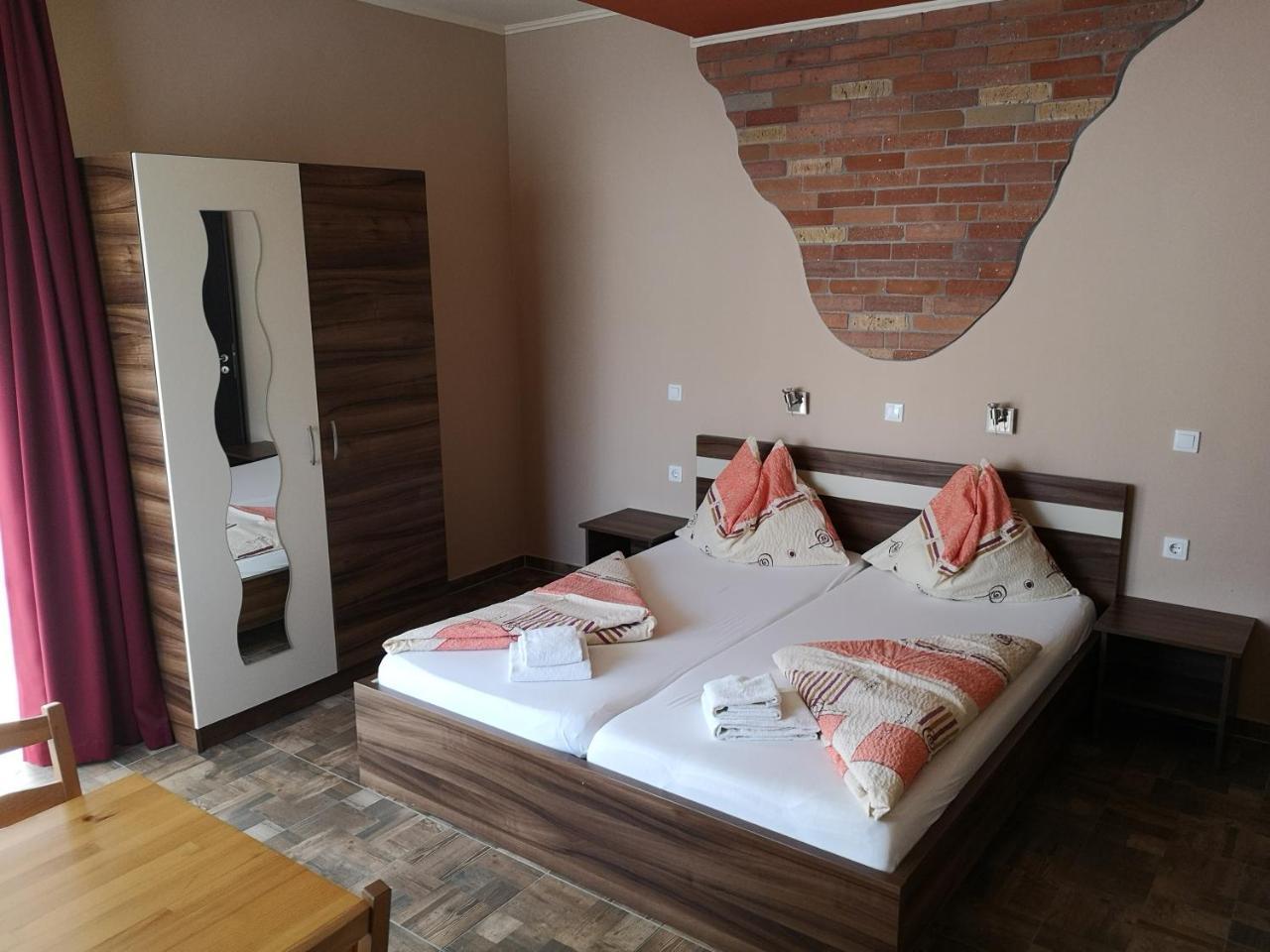 Borostyan Panzio Balatonfuered Bed & Breakfast Екстериор снимка