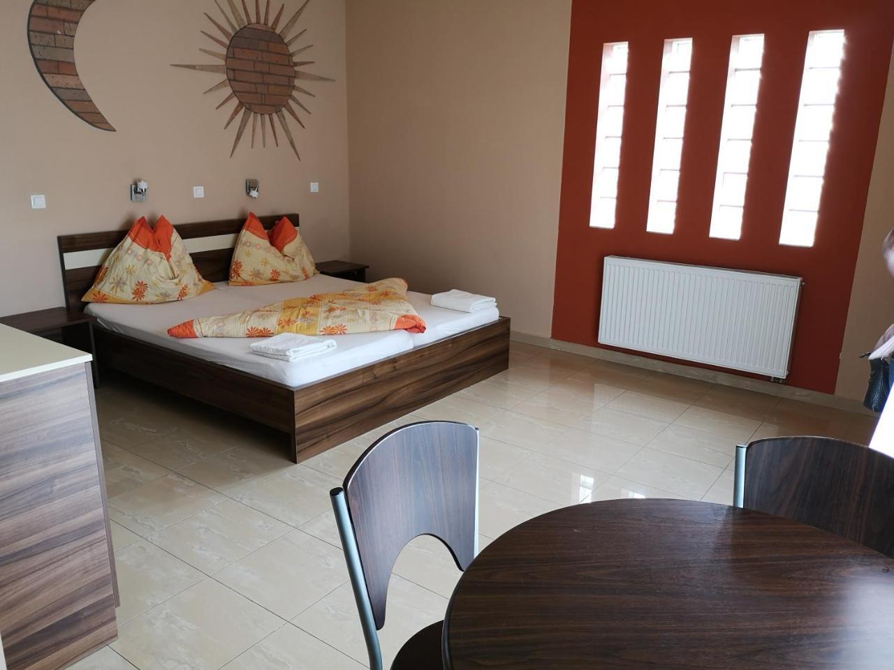 Borostyan Panzio Balatonfuered Bed & Breakfast Екстериор снимка