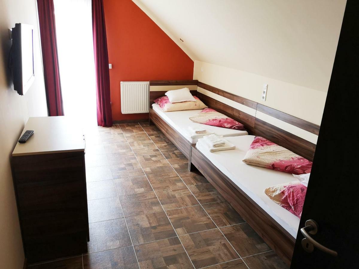 Borostyan Panzio Balatonfuered Bed & Breakfast Екстериор снимка
